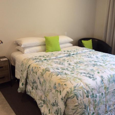 Acacia Lake View Motel Таупо Экстерьер фото