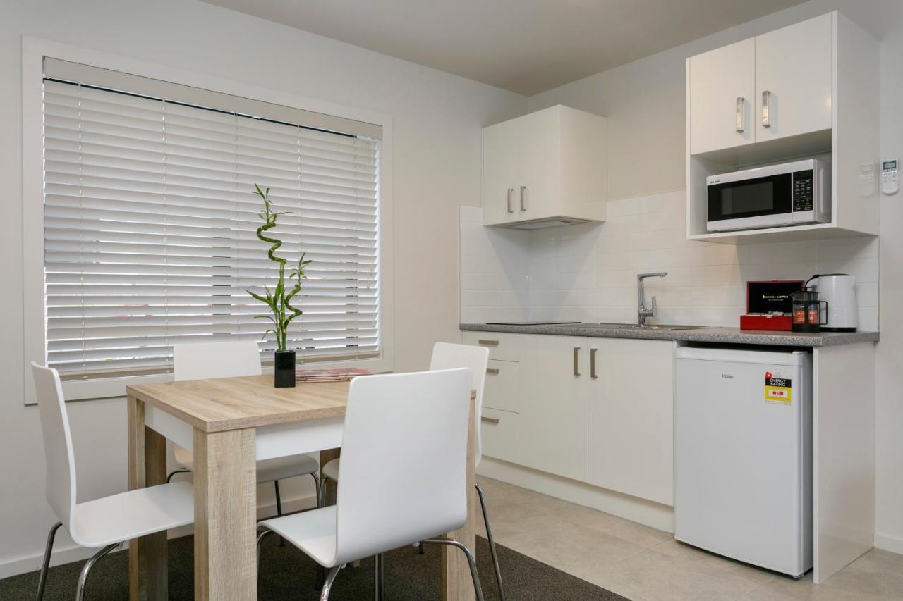 Acacia Lake View Motel Таупо Экстерьер фото